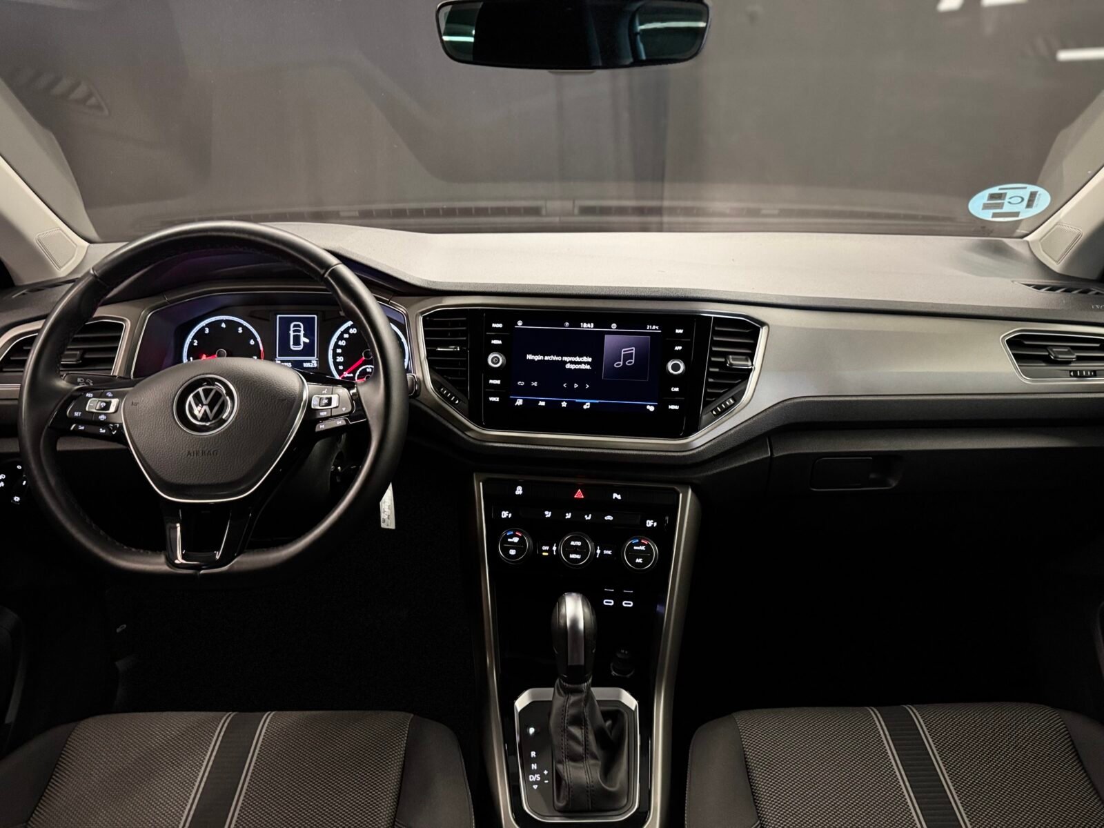 VOLKSWAGEN T-ROC DARK L