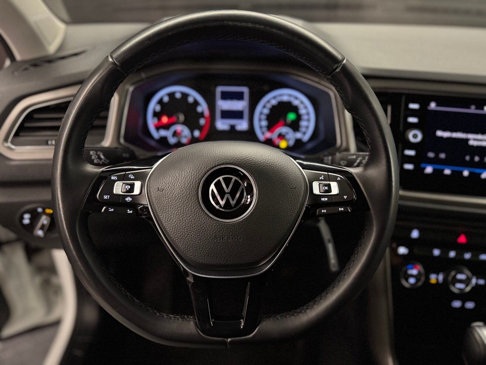 VOLKSWAGEN T-ROC DARK L