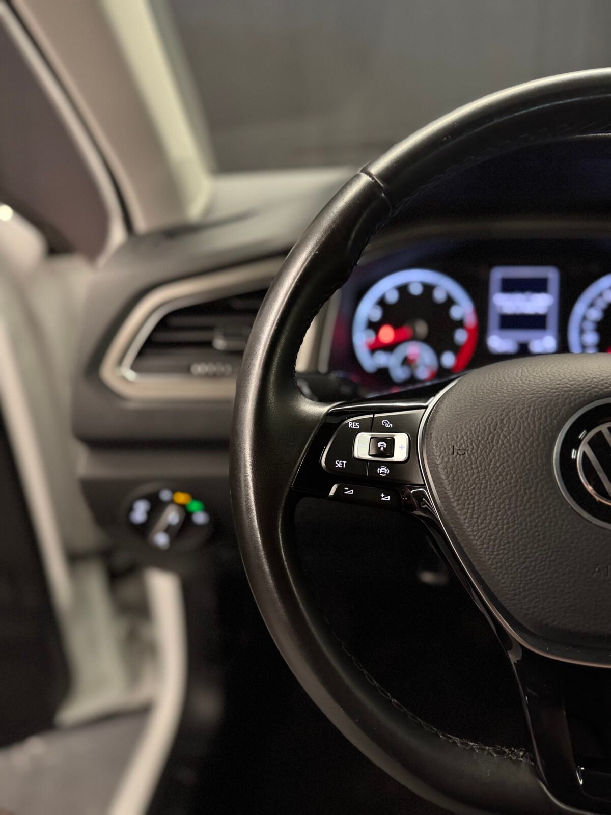 VOLKSWAGEN T-ROC DARK L