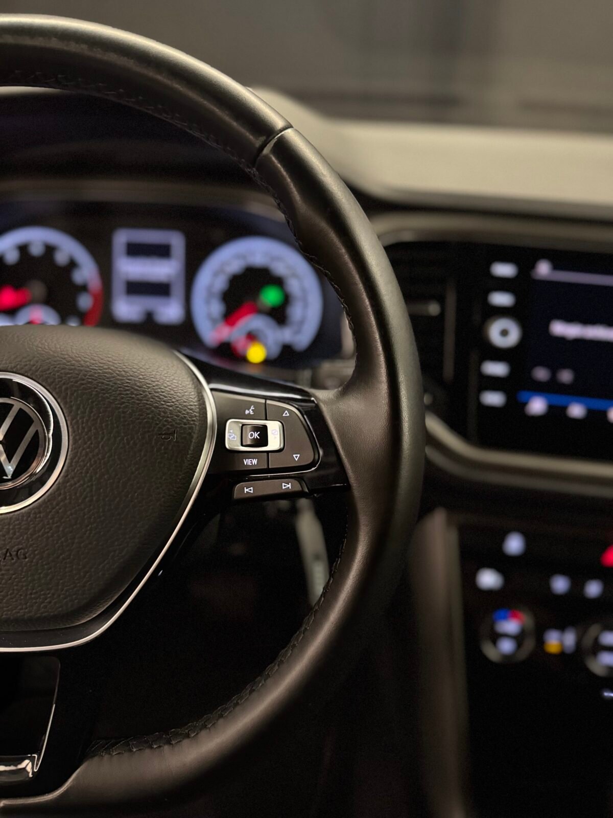 VOLKSWAGEN T-ROC DARK L
