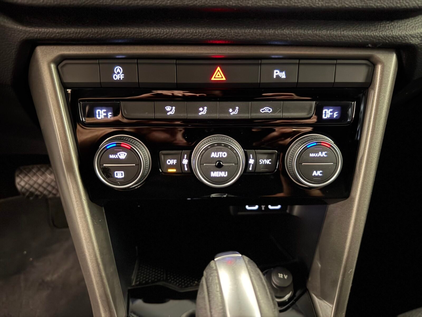 VOLKSWAGEN T-ROC DARK L
