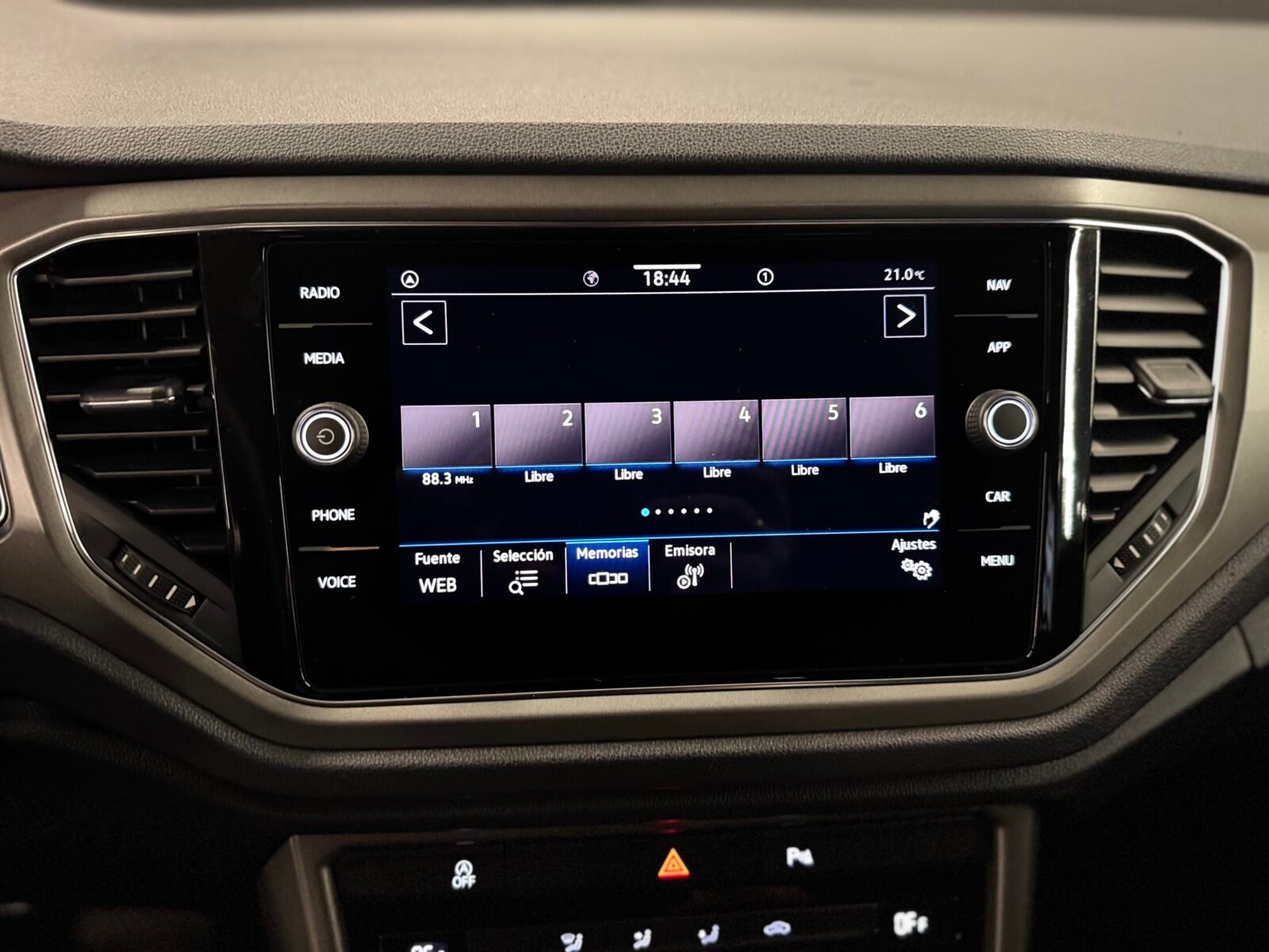 VOLKSWAGEN T-ROC DARK L