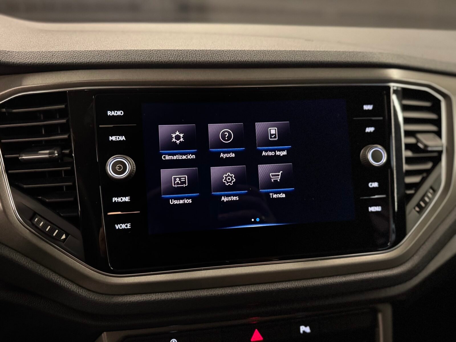 VOLKSWAGEN T-ROC DARK L
