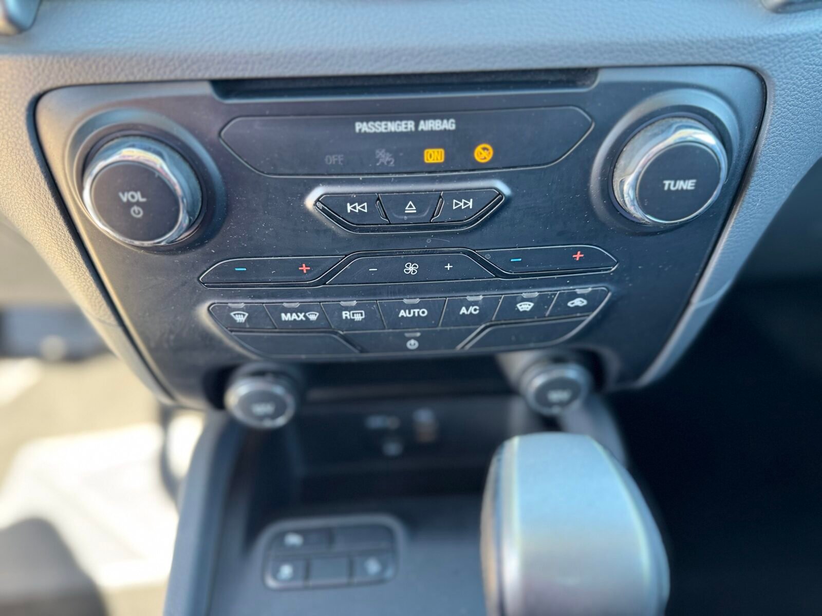 FORD RANGER DOBLE CABINA SENCILLA 