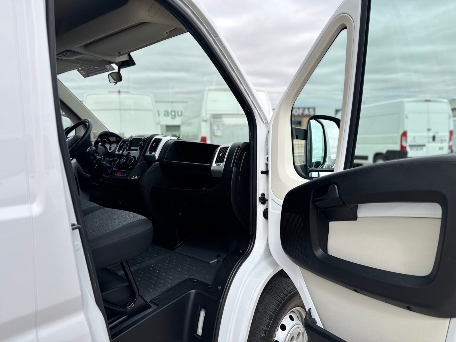 FIAT DUCATO carrozado puerta elevadora 