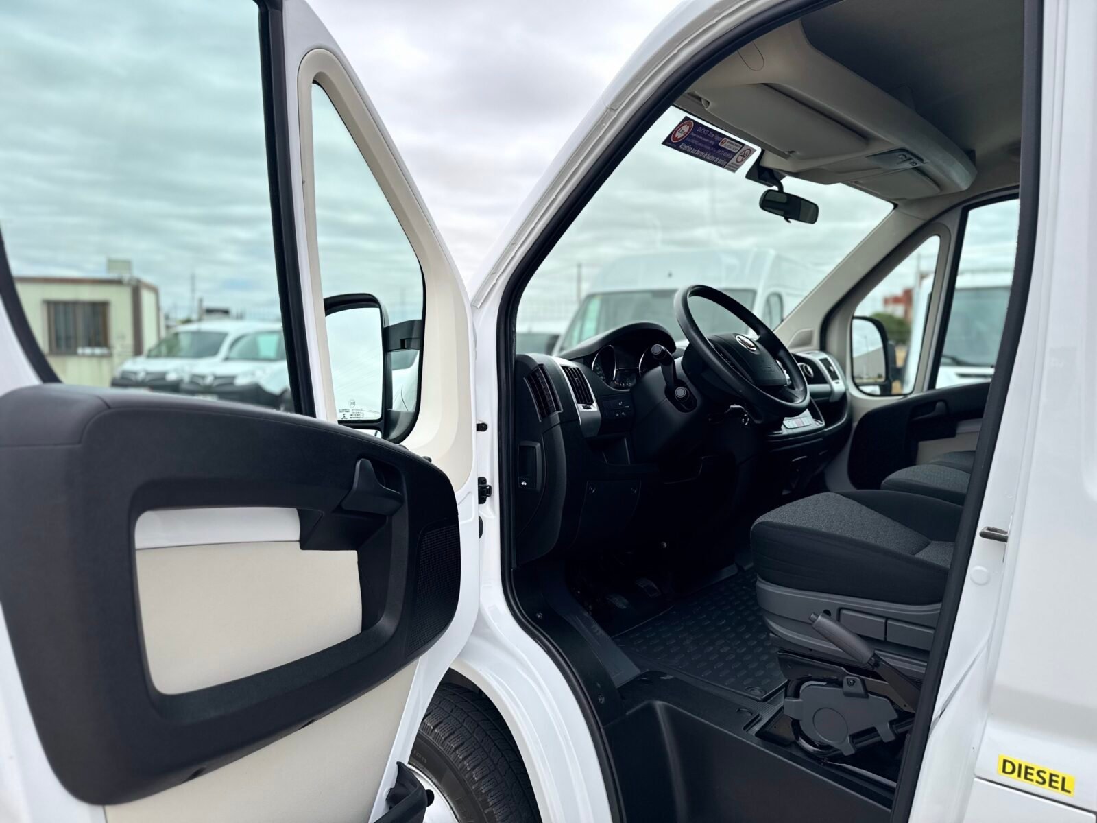FIAT DUCATO carrozado puerta elevadora 