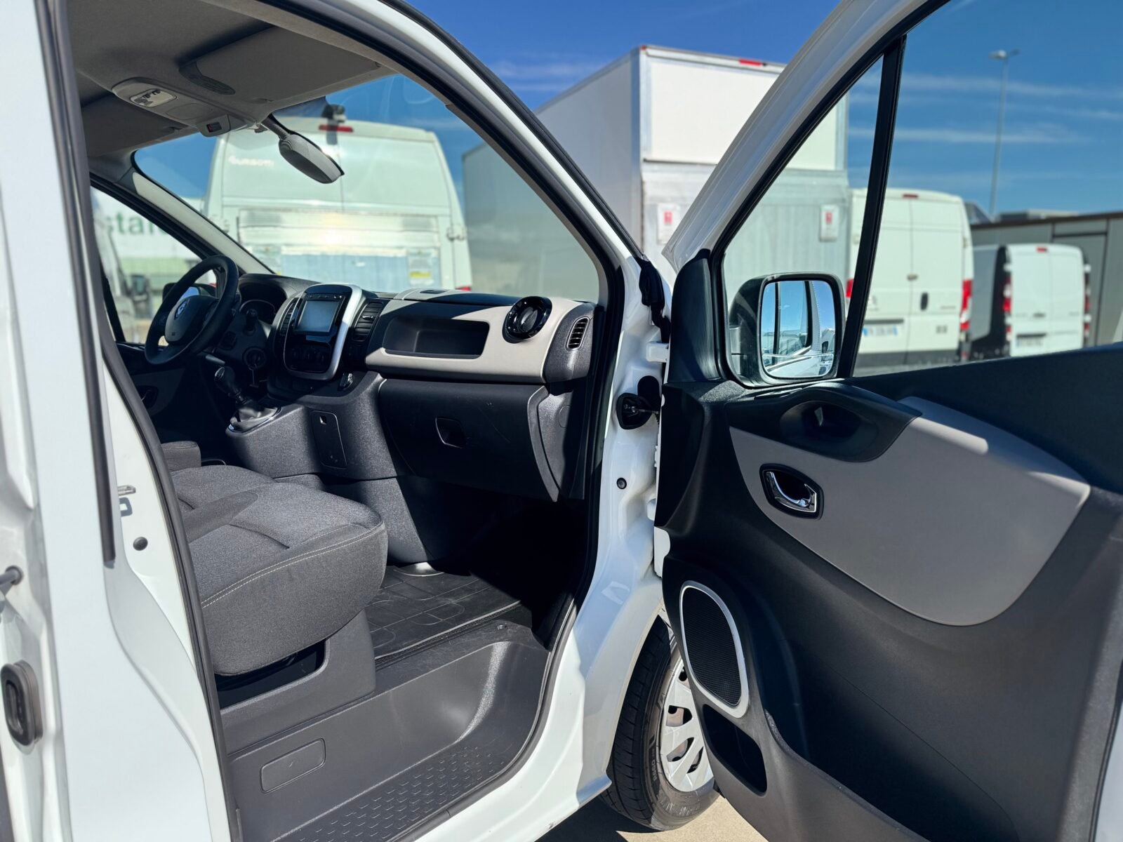 RENAULT TRAFIC L1 H1 