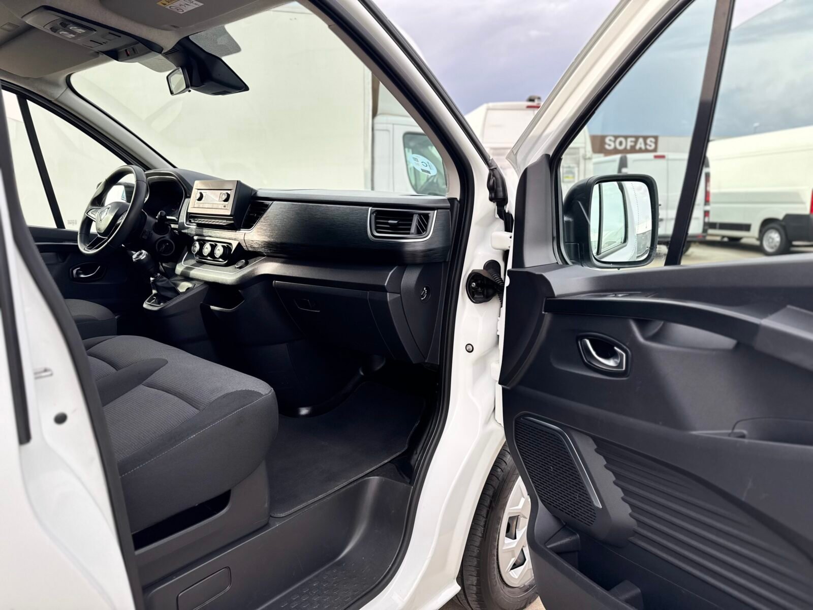 RENAULT TRAFIC 6 plazas
