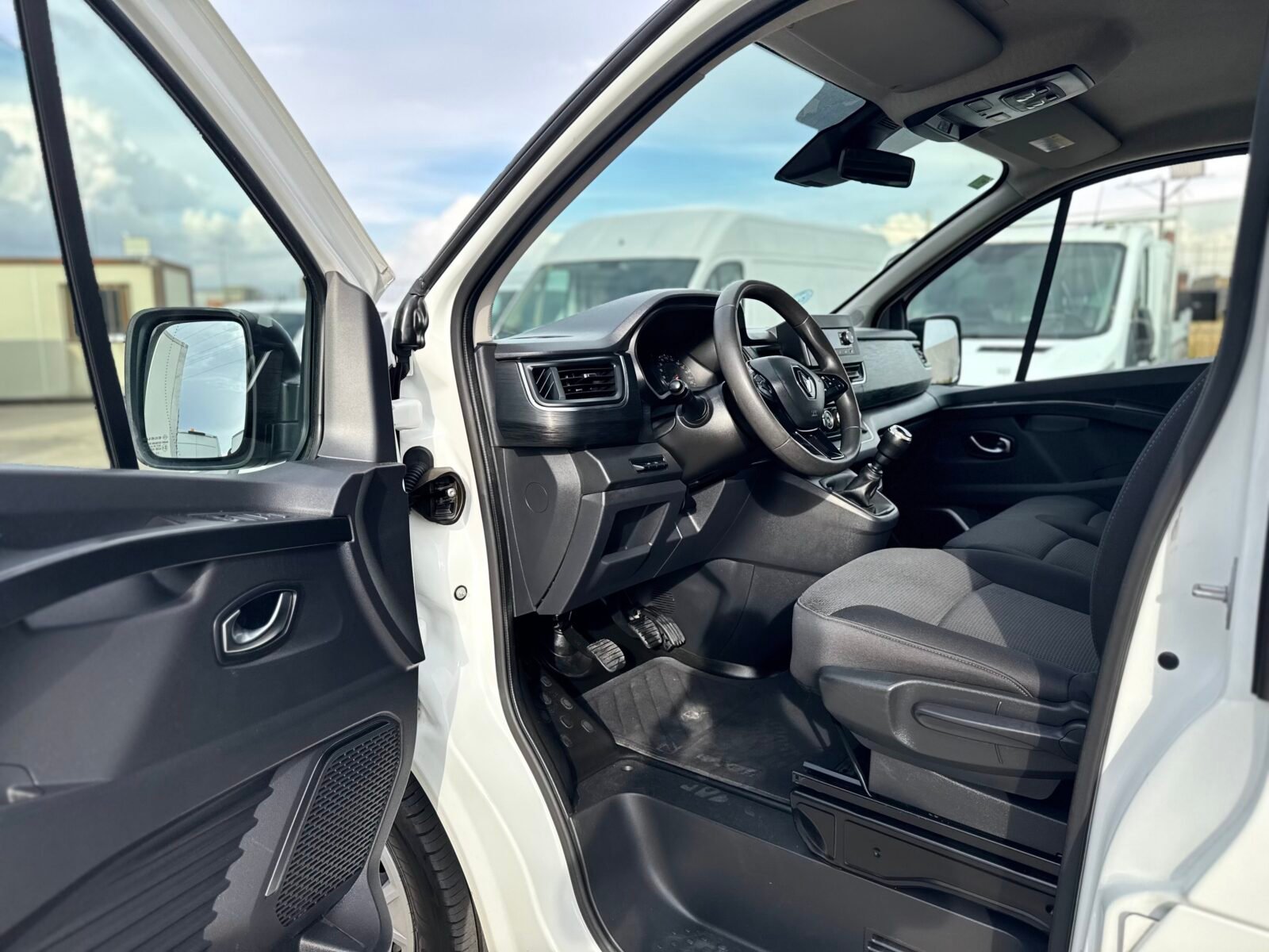 RENAULT TRAFIC 6 plazas