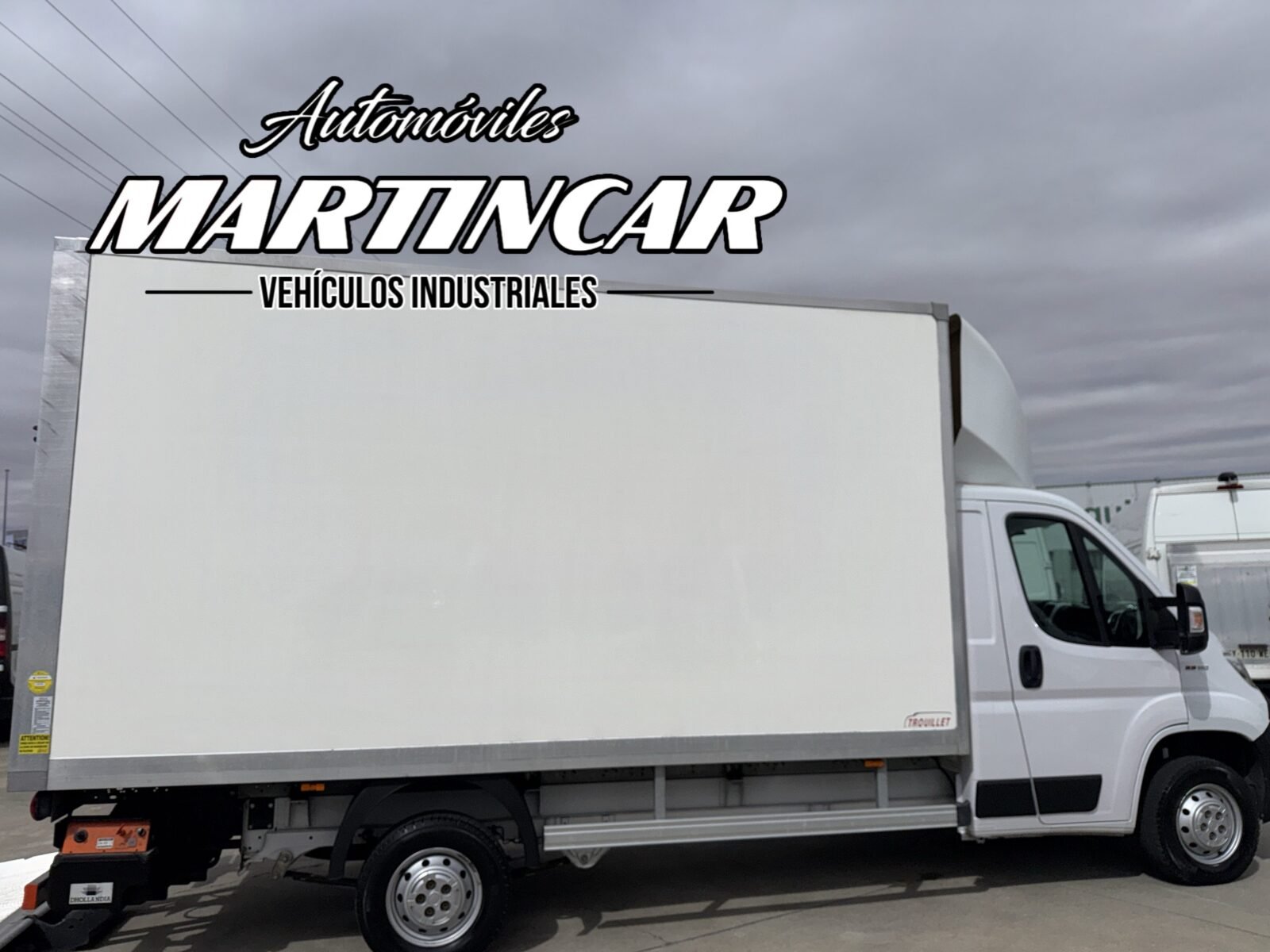 FIAT DUCATO carrozado puerta elevadora 