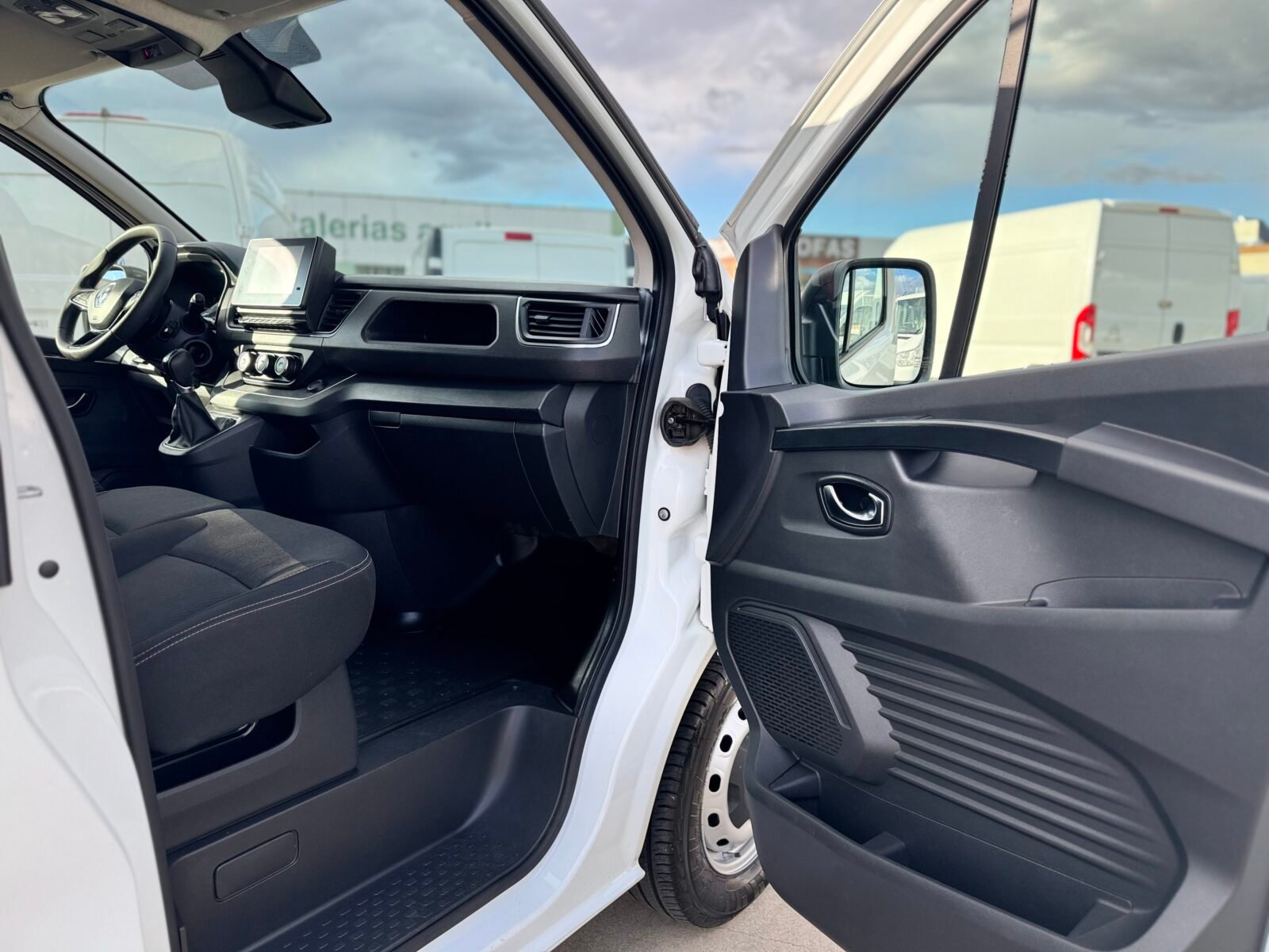 RENAULT TRAFIC L1 H1 