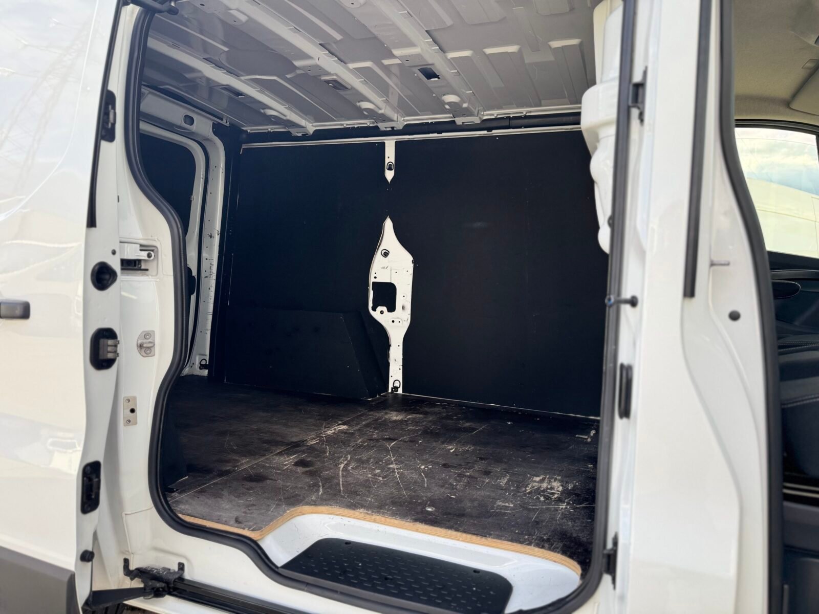 RENAULT TRAFIC L1 H1 