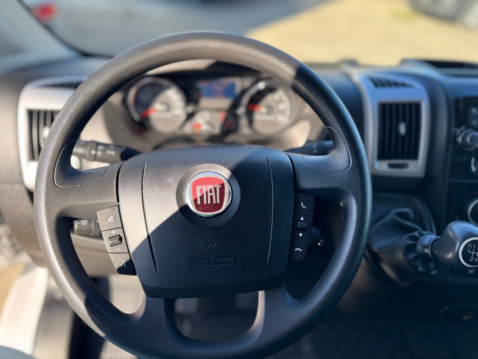 FIAT DUCATO carrozado puerta elevadora 